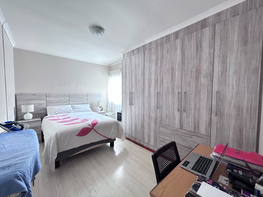 3 Bedroom Property for Sale in Cove Rock Eastern Cape